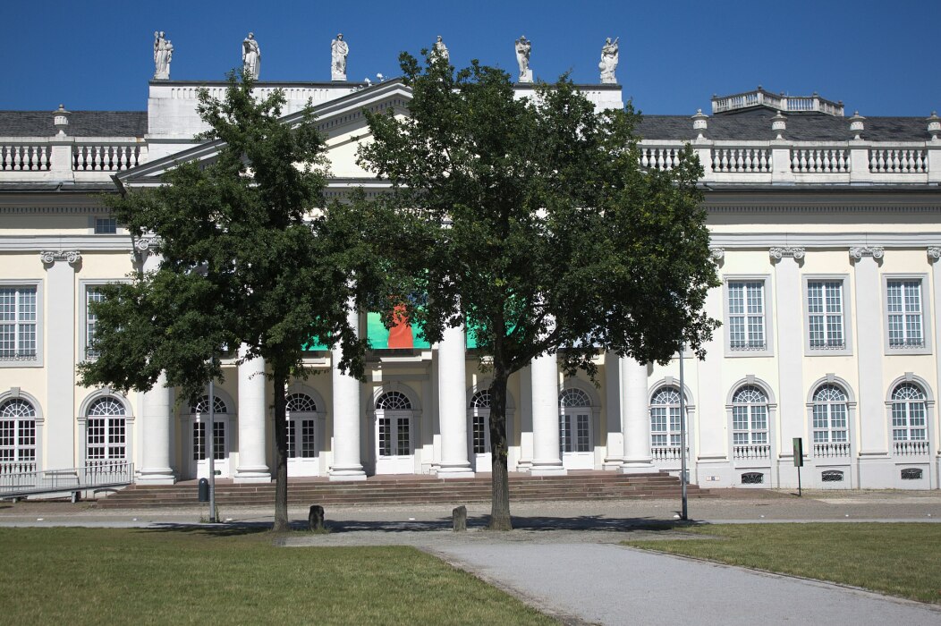 Scaled image 1982_7000_Eichen_vor_Fridericianum.jpg 