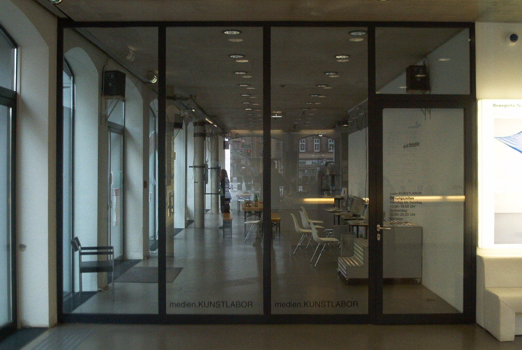 Scaled image im003007.jpg 